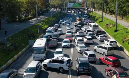 Ramiz Aliev: Bişkek'in altyapısı 350.000 araç için tasarlanmış, ancak gerçekte 750.000 araç kullanılıyor