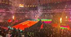 60.000'den fazla seyirci Bişkek Arena'nın açılışında duygularını sergiliyor