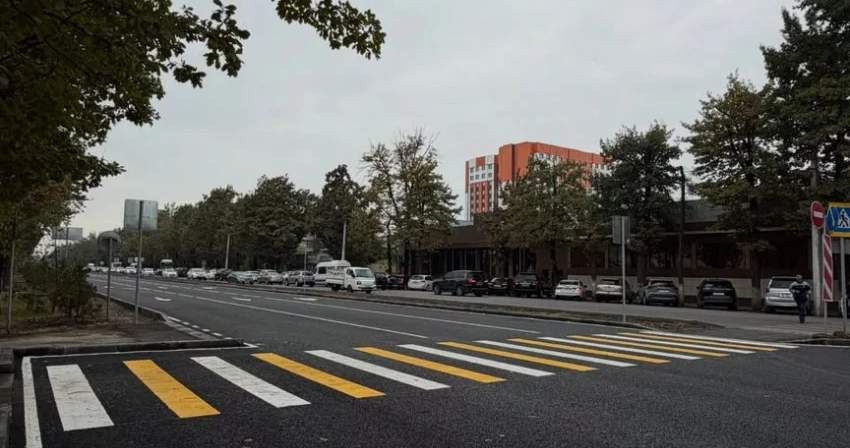 Bişkek'te Çüy bulvarı'nın yenilenmiş bir bölümü trafiğe açıldı