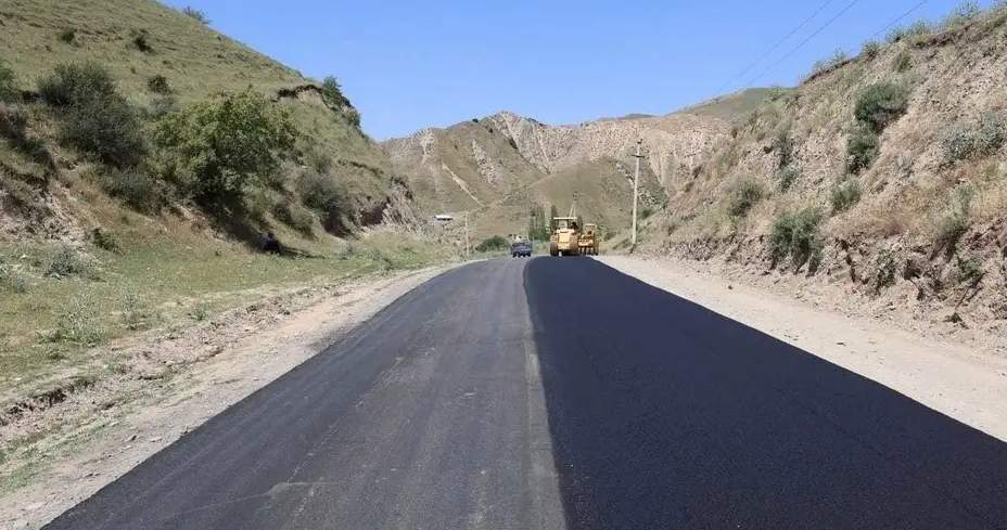 Mırzake-Kara-Kulca-Alaykuu karayolunda asfaltlama çalışmaları devam ediyor