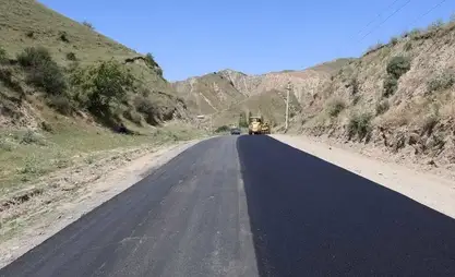 Mırzake-Kara-Kulca-Alaykuu karayolunda asfaltlama çalışmaları devam ediyor