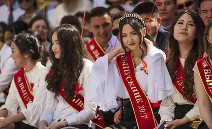 Kırgızistan'da bu yıl 80,5 binden fazla okul mezunu olacak