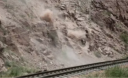 Tehlikeli kaya parçalarının düşmesi nedeniyle Boom boğazı'nda trafik geçici olarak kısıtlanacaktır