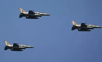 İsrail, Batı Yemen'deki bir limanı bombaladı