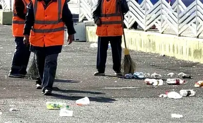 Oş'ta yılbaşı kutlamalarının ardından meydandan 20 metreküp çöp kaldırıldı