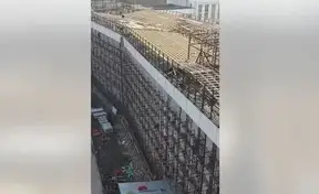 Oş Belediye Binası'nın çatısına güneş panelleri yerleştiriliyor