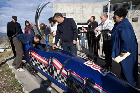 52944463785431_1E6jHOB.max-2560x1440.format-webp.jpegquality-90.webp