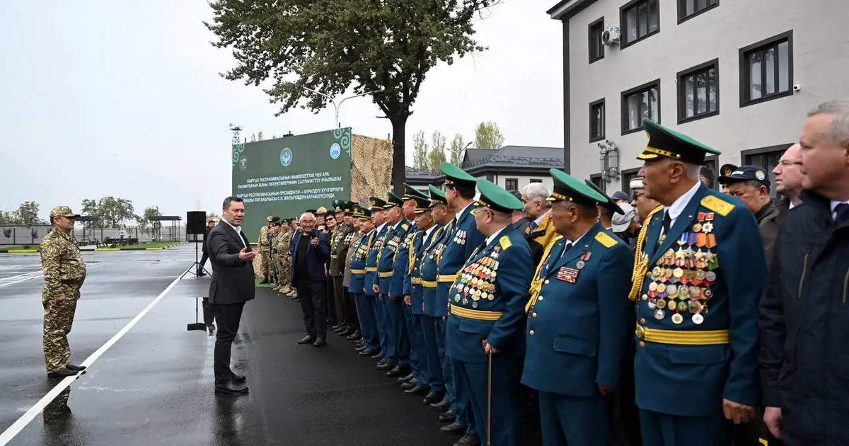 Sadır Caparov, askeri personeli teşvik etmek için 30 milyon som tahsis etti
