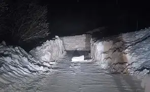 Kuzey-Güney karayolunda bir çığ daha meydana geldi: Trafik geçici olarak kapatıldı