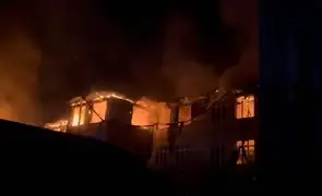 Suzak ilçesinde özel bir okulda yangın çıktı: Yangında bin 800 metrekarelik alan zarar gördü