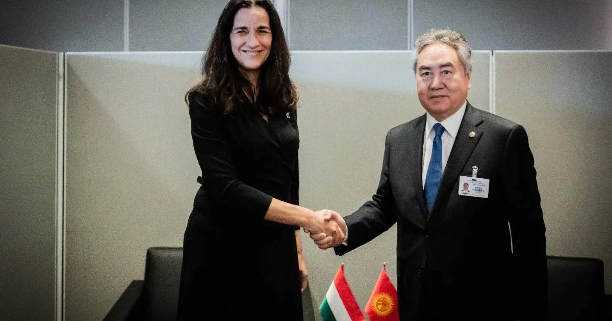 New York'ta Ceenbek Kulubaev, Macaristan Dışişleri Bakanı ile görüştü
