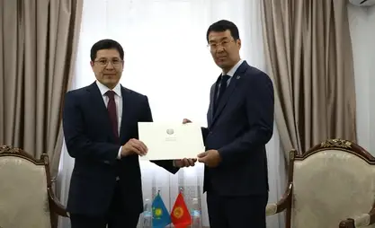 Kırgızistan Dışişleri Bakan Yardımcısı, Kazakistan'ın yeni atanan Büyükelçisinin güven mektuplarını teslim aldı