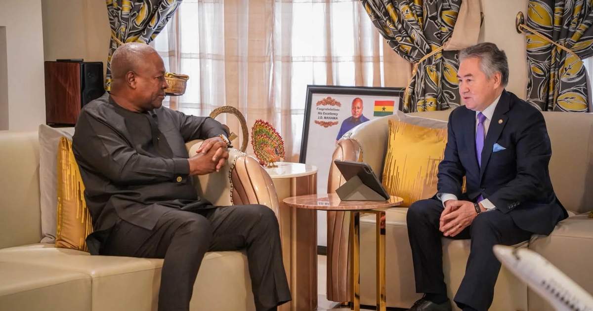 Kırgızistan Dışişleri Bakanı Ceenbek Kulubaev, Gana Cumhurbaşkanı John Mahama ile görüştü