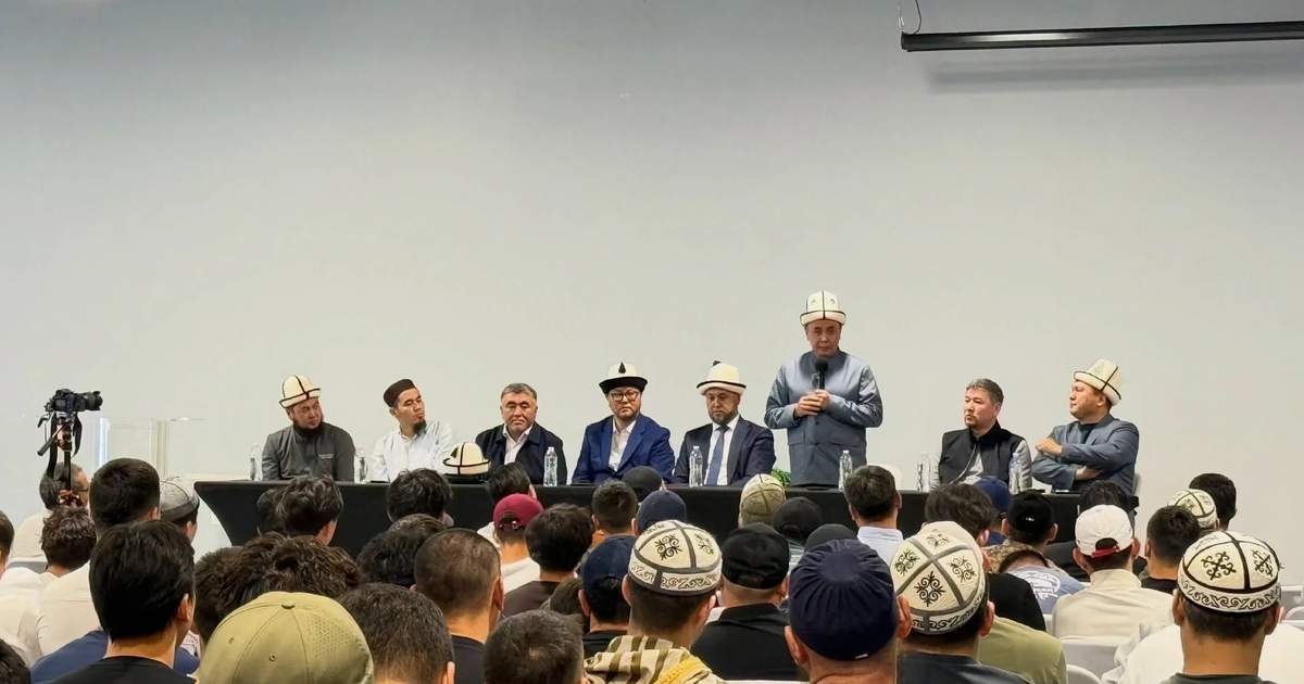 Kırgızistan Müftüsü Chicago'da vatandaşlarla buluştu