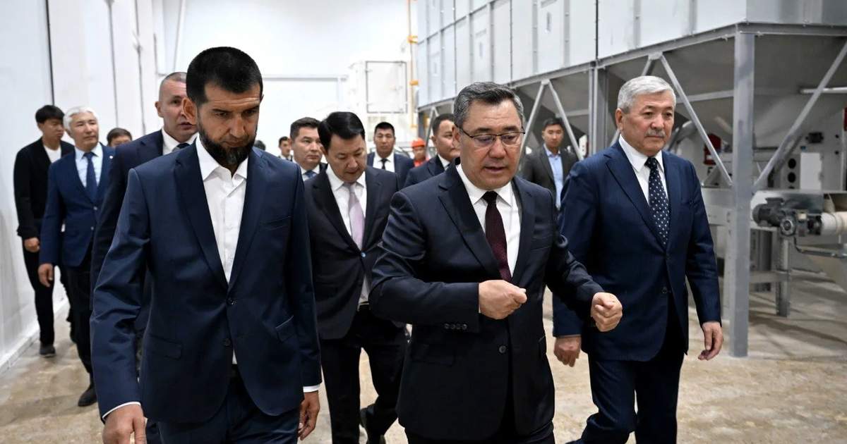 Cumhurbaşkanı Sadır Caparov, Talas Bölgesi'nde fasulye işleme tesisinin açılışını gerçekleştirdi