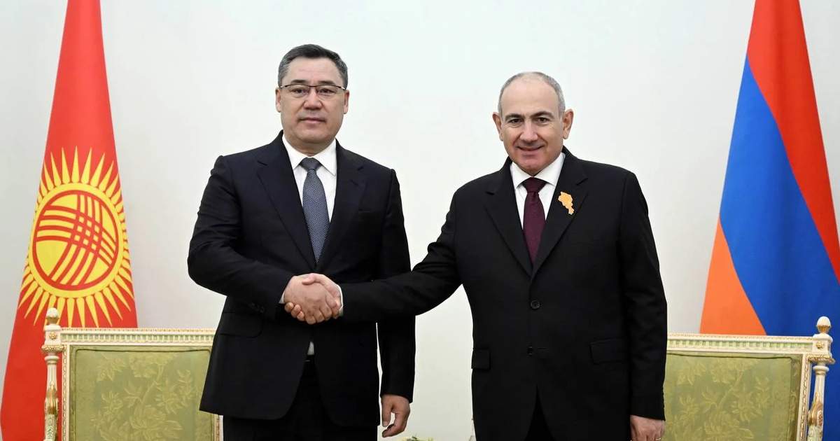 Caparov ve Paşinyan bire bir görüşme gerçekleştirdi