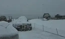 At-Başı ilçesi'ndeki Ak-Say vadisi'ne kar yağdı