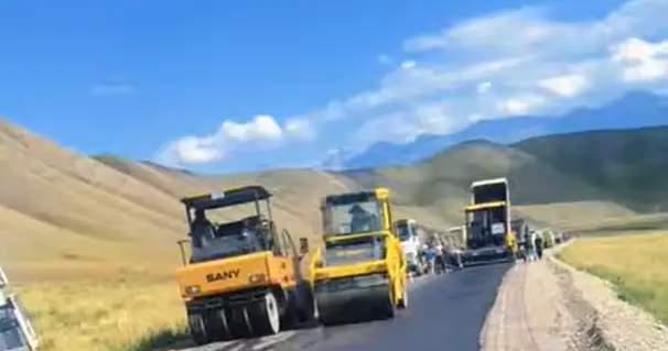 At-Başı'deki Çar-Ak-Muz yolunun asfaltlama çalışmaları tamamlandı