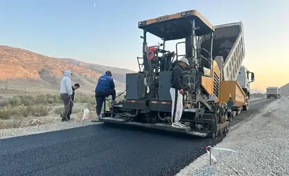 Mayluu-Suu-Madaniyat yolunun 10 kilometrelik bölümünde asfaltlama çalışmaları başladı