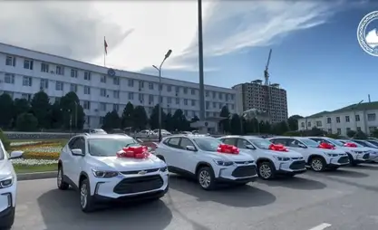 Oş Belediye Başkan Yardımcılarına yeni resmi araçlar takdim edildi