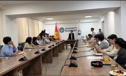 Ders kitapları okullarda kalacak, çocuklar ise evde elektronik versiyonlarını kullanabilecekler