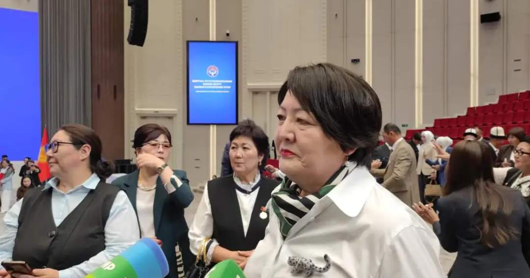 Kendirbaeva: Üst üste üçüncü kez yılın en iyi öğretmenine daire ödülü verildi