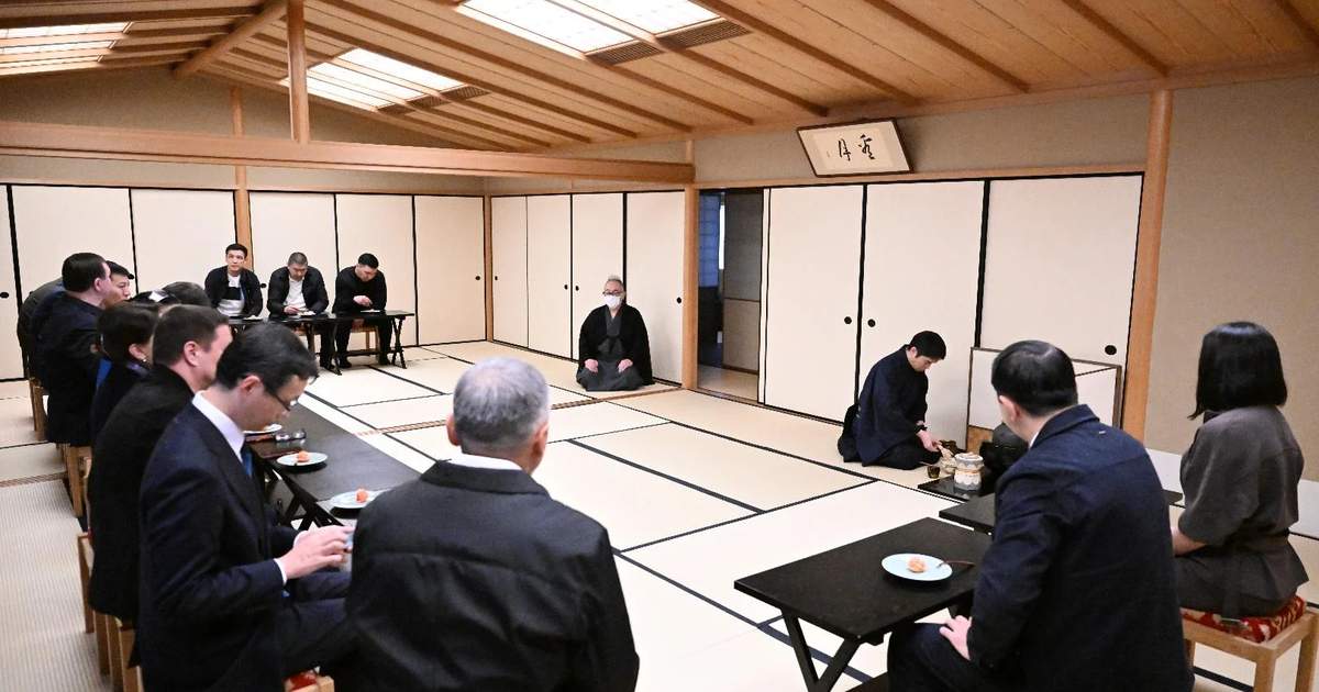Kırgızistan Parlamentosu Başkanı Marlen Mamataliev, Kyoto Valisi Takatoshi Nishiwaki ile Kırgızista…