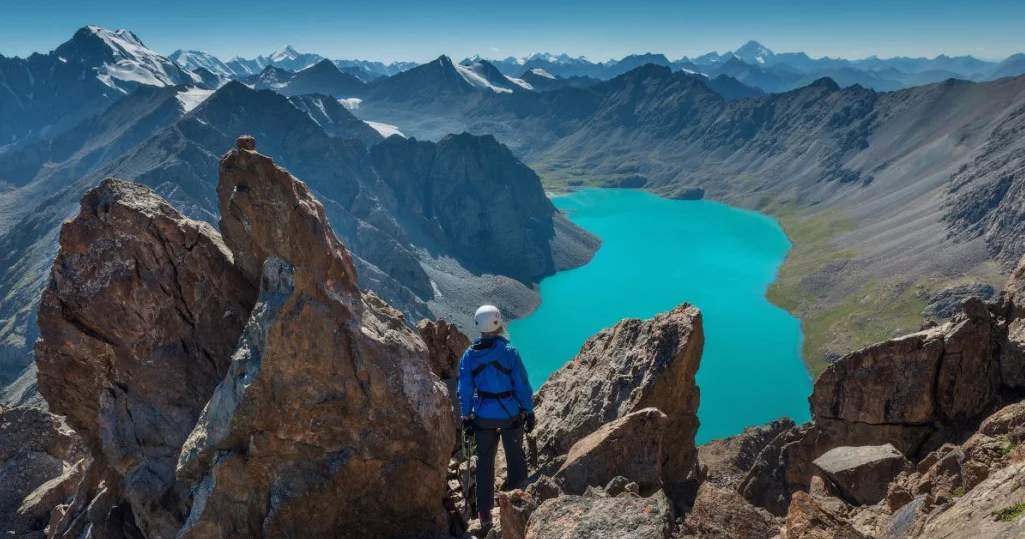 Caparov, "Tek seyahat - birkaç ülke" ilkesine dayalı turizm geliştirme önerisinde bulundu