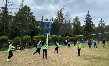 Cogorku Keneş, ülkenin tüm bölgelerinde çocuk kampları açılmasını önerdi