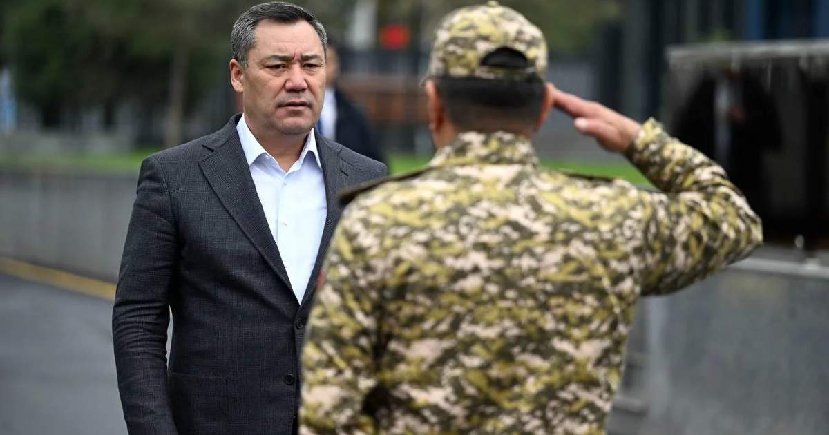 Sadır Caparov, Oş'taki yenilenmiş askeri kompleksin açılışını gerçekleştirdi